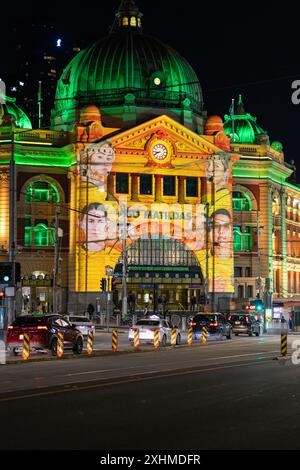 Flinders Street Station mit der Matildas-Fußballmannschaft für die FIFA-Weltmeisterschaft Stockfoto