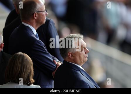 BERLIN, DEUTSCHLAND - 14. JULI: Friedrich Merz, Vorsitzender der CDU-Partei mit Viktor Orban, ungarischem Premierminister, während des Endspiels der UEFA EURO 2024 zwischen Spanien und England am 14. Juli 2024 im Olympiastadion in Berlin. © diebilderwelt / Alamy Stock Stockfoto