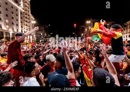 Malaga, Spanien. Juli 2024. Spanische Fußballfans konnten in Malaga den Sieg Spaniens bei der UEFA Euro 2024 feiern. Spanien gewann die UEFA Euro 2024 nach einem Spiel gegen England, das im Olympiastadion in Berlin gefeiert wurde. Quelle: SOPA Images Limited/Alamy Live News Stockfoto