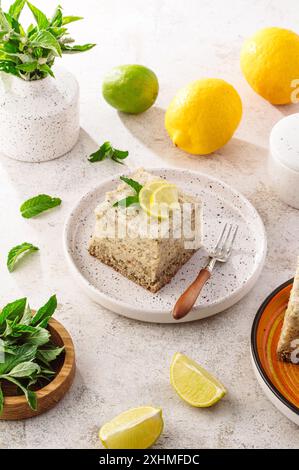 Vegetarisches Dessert mit Limette und Minze Stockfoto