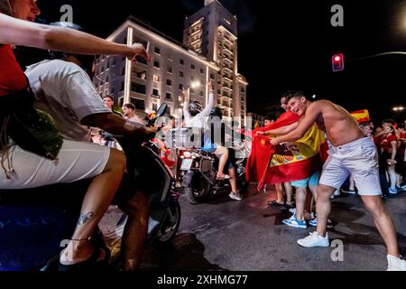 Malaga, Spanien. Juli 2024. Spanische Fußballfans konnten in Malaga den Sieg Spaniens bei der UEFA Euro 2024 feiern. Spanien gewann die UEFA Euro 2024 nach einem Spiel gegen England, das im Olympiastadion in Berlin gefeiert wurde. (Foto: Francis Gonzalez/SOPA Images/SIPA USA) Credit: SIPA USA/Alamy Live News Stockfoto