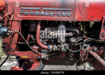 Roter Vintage-Traktor, McCormick International Farmall Cub. Stockfoto