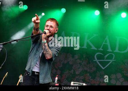 Das Saarbrücker Altstadtfest am Sonntag 15.7,2024. Konzert der Band Arkaden. *** Das Saarbrücker Altstadtfest am Sonntag 15 7 2024 Konzert der Band Arkaden Bub Stockfoto