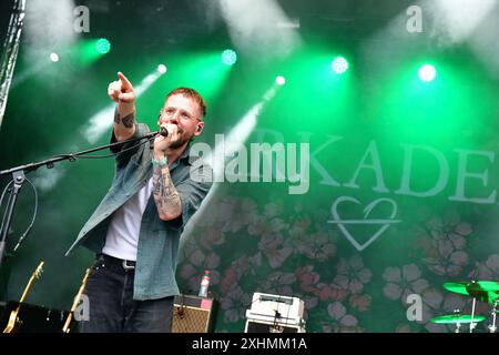 Das Saarbrücker Altstadtfest am Sonntag 15.7,2024. Konzert der Band Arkaden. *** Das Saarbrücker Altstadtfest am Sonntag 15 7 2024 Konzert der Band Arkaden Bub Stockfoto