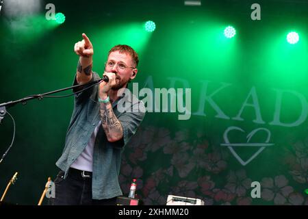 Das Saarbrücker Altstadtfest am Sonntag 15.7,2024. Konzert der Band Arkaden. *** Das Saarbrücker Altstadtfest am Sonntag 15 7 2024 Konzert der Band Arkaden Bub Stockfoto