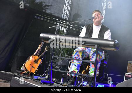 Das Saarbrücker Altstadtfest am Sonntag 15.7,2024. Konzert von Isaac, Deutschland Eurovision Song Contest Teilnehmer. *** Das Saarbrücker Altstadtfest am Sonntag 15 7 2024 Konzert von Isaac, Germanys Eurovision Song Contest Teilnehmer Bub Stockfoto