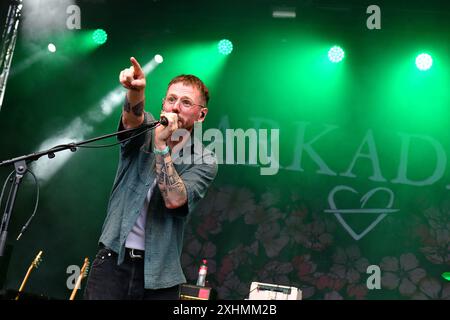 Das Saarbrücker Altstadtfest am Sonntag 15.7,2024. Konzert der Band Arkaden. *** Das Saarbrücker Altstadtfest am Sonntag 15 7 2024 Konzert der Band Arkaden Bub Stockfoto