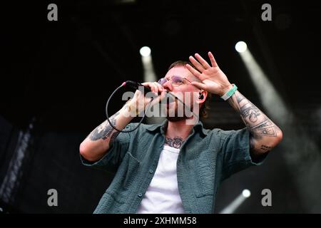 Das Saarbrücker Altstadtfest am Sonntag 15.7,2024. Konzert der Band Arkaden. *** Das Saarbrücker Altstadtfest am Sonntag 15 7 2024 Konzert der Band Arkaden Bub Stockfoto