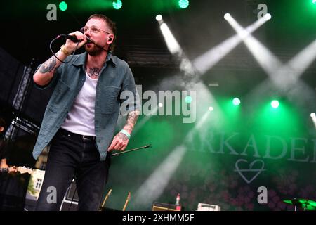 Das Saarbrücker Altstadtfest am Sonntag 15.7,2024. Konzert der Band Arkaden. *** Das Saarbrücker Altstadtfest am Sonntag 15 7 2024 Konzert der Band Arkaden Bub Stockfoto