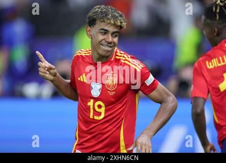 Berlin, Deutschland. Juli 2024. Deutschland, 14.07.2024 Fußball, Fußball: UEFA EURO 2024, EM, Europameisterschaft 2024, Finale M51, Spiel 51, Spanien - England 2:1 Lamine Yamal aus Spanien feiert das erste Ziel des Teams, um es 1-0 zu erreichen. Credit: dpa/Alamy Live News Stockfoto