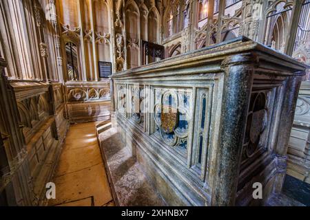 Grabmal von Arthur, Prinz von Wales, Sohn von König Heinrich VII. Und Elizabeth von York, Worcester Cathedral, Worcester, eine Stadt in Worcestershire, West Midlands Stockfoto