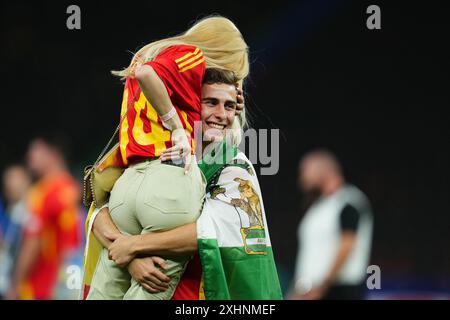 Berlin, Deutschland. Juli 2024. Fermin Lopez aus Spanien und ihre Freundin spielten im Finale der UEFA Euro 2024 zwischen Spanien und England am 14. Juli 2024 im Olympiastadion in Berlin. (Foto: Bagu Blanco/SIPA USA) Credit: SIPA USA/Alamy Live News Stockfoto