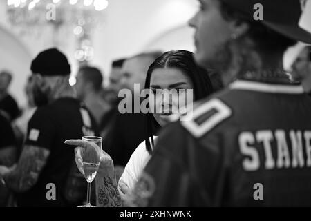 Frau auf der Tattoo Convention in Malmö Schweden am 11. november 2023. Stockfoto