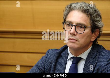 Roma, Italien. Juli 2024. Agostino Santillo m5s in occasione della conferenza stampa M5S sul decreto casa, "Salviamo Milano e l'Italia dalla speculazione", Camera dei Deputati a Roma, Lunedì 15 Luglio 2024 (Foto Mauro Scrobogna/LaPresse) Agostino Santillo m5s anlässlich der M5S-Pressekonferenz zum Hausdekret, "lasst uns Mailand und Italien vor Spekulationen retten", Abgeordnetenkammer in Rom, Montag, 15. Juli 2024. (Foto: Mauro Scrobogna/LaPresse) Credit: LaPresse/Alamy Live News Stockfoto