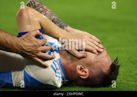 Argentinas Stürmer Lionel Messi gestubt in Schmerz während des Copa America USA 2024 Endspiels zwischen Argentinien und Kolumbien im Hard Rock Stadium, am 14. Juli 2024 MIAMI UNITED STATES Copyright: XALEJANDROxPAGNIx Stockfoto