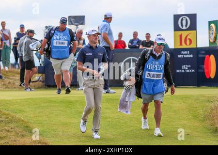 Troon, Großbritannien. Juli 2024. WILL ZALATORIS, ein amerikanischer Profi-Golfer, SEPP STRAKA, ein österreichischer Profi-Golfer, und JT POSTON, ein amerikanischer Profi-Golfer, schlagen am 16. Am Trainingstag ab. Quelle: Findlay/Alamy Live News Stockfoto