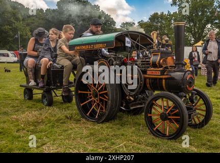 Storrington / Großbritannien - 13. Juli 2024: Dampfbegeisterte fahren auf der Sussex Steam Fair, Parham, Storring, ihre maßstabsgetreue Dampftriebmaschine Big Jack Stockfoto
