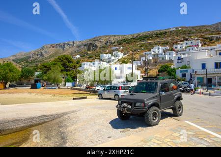 Amorgos, Griechenland - 14. Mai 2024: Dorf Aegiali an der Nordseite der Insel Amorgos. Kykladen, Griechenland Stockfoto