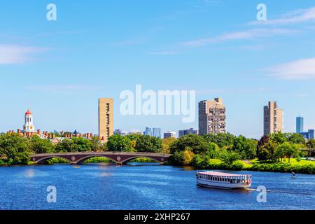 Cambridge Massachusetts. Die John W. Weeks Memorial Bridge über den Charles River. Stockfoto