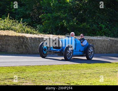 2024 Goodwood Festival of Speed Timed Shootout Finals.1927 Bugatti Type 35 B Rückkehr von The Hill Climb, Goodwood, Sussex, England, Großbritannien Stockfoto