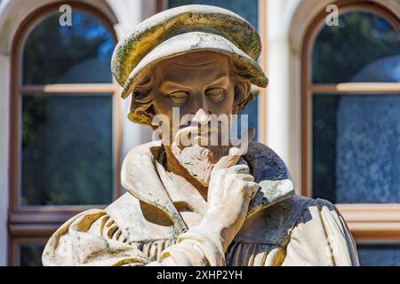 DEUTSCHLAND, QUEDLINGBURG - 06. September 2023: Denkmal für Philipp Melanchthon 1497-1560 im Carl Ritter Bildungshaus in Quedlinburg, Sachsen-Anhalt, Stockfoto