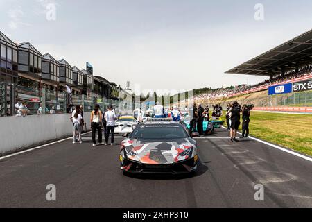 Franchorchamps, Belgien, 29. Juni 2024, Start Grid & Lamborghini Safety Car während des CrowdStrike Spa 2024 24 Stunden, hundertjährige Ausgabe, Endurance RAC Stockfoto