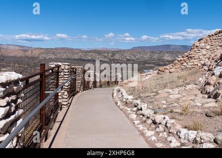 Fußweg zu den Ruinen des Tuzigoot National Monument in Arizona Stockfoto