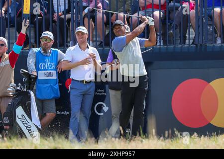 Troon, Großbritannien. Juli 2024. Tiger Woods, Justin Thomas und Max Homa, drei amerikanische Profi-Golfspieler, üben gemeinsam im Royal Troon Golf Club, Troon, Ayrshire, Schottland, Großbritannien, vor dem Beginn der 152. Open Championships. Quelle: Findlay/Alamy Live News Stockfoto