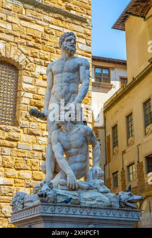 Herkules und Kakus Statue von Baccio Bandinelli, Piazza della Signoria, Florenz, Toskana, Italien. Stockfoto