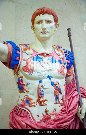 Farbige Rekonstruktion der Statue Augustus von Prima Porta, Vatikanische Museen, Vatikanstadt, Rom, Italien. Stockfoto