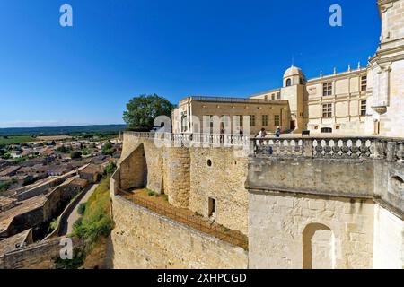 Frankreich, Drome, Grignan, das mit Les Plus Beaux Villages de France (die schönsten Dörfer Frankreichs) beschriftet wurde, das Schloss, in dem Madame de Sevigne lebte Stockfoto