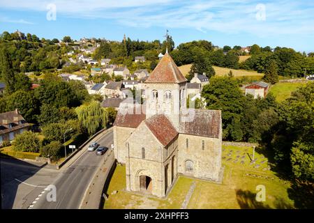 Frankreich, Orne, Domfront-Dorf, Notre-Dame sur l'Eau Kirche, romanische Kirche des X12.. Jahrhunderts, klassifiziertes historisches Monument im Jahr 1840 und Saint J Stockfoto