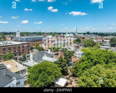 Blick aus der Vogelperspektive Fredericksburg Virginia mit Circuit Court Gebäude, historischem Geschäftsviertel, Baptistenkirche, Chatham Brücke über den Rappahannock River Stockfoto