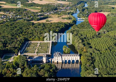 Frankreich, Indre et Loire, Chenonceaux, Loire-Tal die Château de Chenonceau, die von einem Heißluftballon aus dem UNESCO-Weltkulturerbe aufgenommen wurde, wird von der UNESCO überflogen Stockfoto