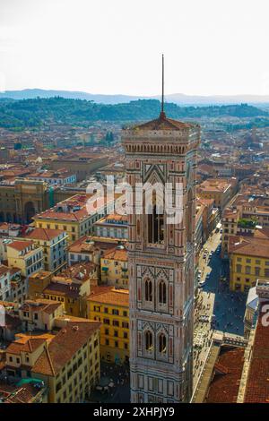 Aus der Vogelperspektive von Florenz aus der Brunelleschi-Kuppel der Kathedrale von Florenz. Florenz, Toskana, Italien. Stockfoto