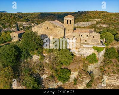 Spanien, Katalonien, Stausee Sau (Pantà de Sau), romanisches Kloster Sant Pere de Casserres (Luftaufnahme) Stockfoto