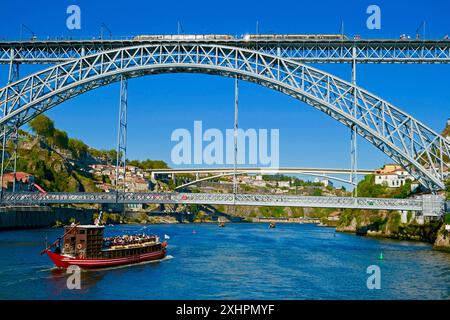 Portugal, Nordregion, Porto, historisches Zentrum, das von der UNESCO zum Weltkulturerbe erklärt wurde, Ribeira-Viertel, Bootstour auf dem Douro-Fluss, Dom-Luis I-Brücke Stockfoto