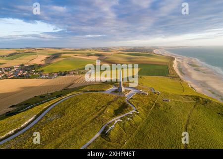 Frankreich, Pas de Calais, Cote d'Opale, Parc naturel regional des Caps et Marais d'Opale, Dover Patrol Monument (Luftaufnahme) Stockfoto