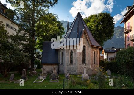 Frankreich, Haute Savoie, Mont Blanc Massiv, Chamonix Stadt, die reformierte neogotische Kirche am Place de la Gare Stockfoto