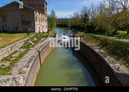 Frankreich, Aude, Canal du Midi, von der UNESCO zum Weltkulturerbe erklärt, Mühlenschleuse Trebes Stockfoto