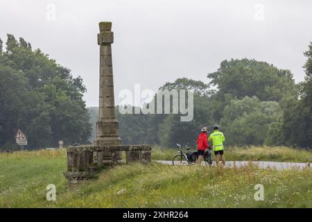 Frankreich, Loiret, Loire-Tal, UNESCO-Weltkulturerbe, Loire-Radweg, Loire mit dem Fahrrad, Saint-Pryvé-Saint-Mesmin, Croix de Micy (1846) Stockfoto