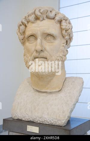 Weiße Marmorbüste des Kaisers Antoninus Pius. Archäologisches Museum Neapel, Kampanien, Italien. Stockfoto