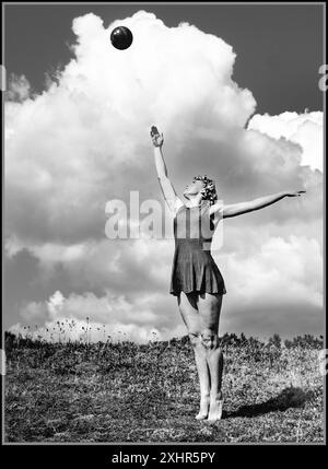 NS Sport Lifestyle Olympische Spiele Propaganda 1936 Bild für Nazi-Ideologie blonde arierin fit & athletisch von Leni Riefenstahl (Nazi-Deutschland-Propaganda-Regisseur und Fotograf) 1902–2003 Berlin Nazi-Deutschland Stockfoto