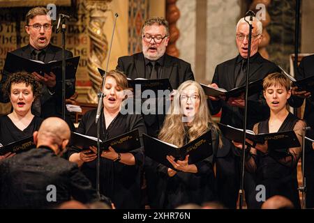 BBC Singers Chorgruppe singt in der Italianate Church in Wilton, Salisbury, Wiltshire, England, Großbritannien Stockfoto