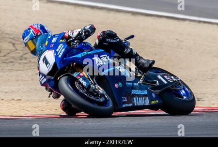 12. Juli 2024 Monterey, CA, U.S.A Rider Jake Gagne Attach PerformanceProgressive/Yamaha(1)kommt aus Kurve 4 während des Mission Foods MotoAmerica Superbike Practice 1 im WeatherTech Laguna Seca Monterey, CA Thurman James/CSM Stockfoto