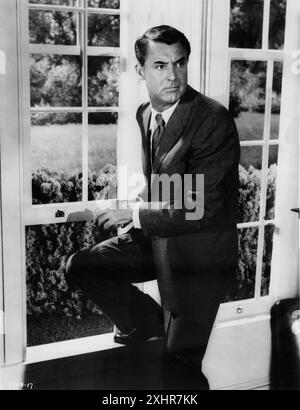 Cary Grant, Nord im Nordwesten. Porträt des in England geborenen Schauspielers Cary Grant (* Archibald Alec Leach 1904–1986), Publicity still for North by Northwest, 1959 Stockfoto