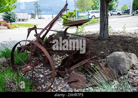 Alte landwirtschaftliche Ausrüstung im Touristeninformationszentrum in Kelowna, British Columbia, Kanada Stockfoto