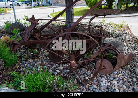 Alte landwirtschaftliche Ausrüstung im Touristeninformationszentrum in Kelowna, British Columbia, Kanada Stockfoto