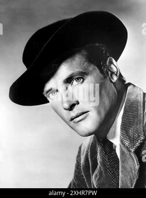 Roger Moore. Porträt des englischen Schauspielers Sir Roger George Moore (1927–2017), inszeniert als Beau Maverick in der Fernsehserie Maverick, 1960 Stockfoto