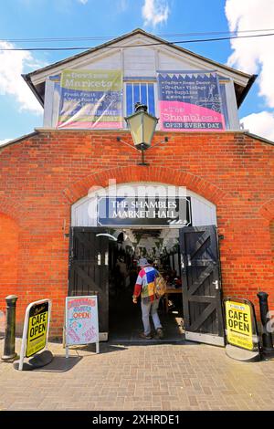Die Shambles Markthalle, Devizes. Vom Juli 2024. Sommer. Stockfoto